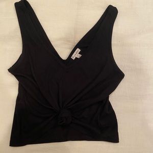 Cropped black front tie ribbed shirt